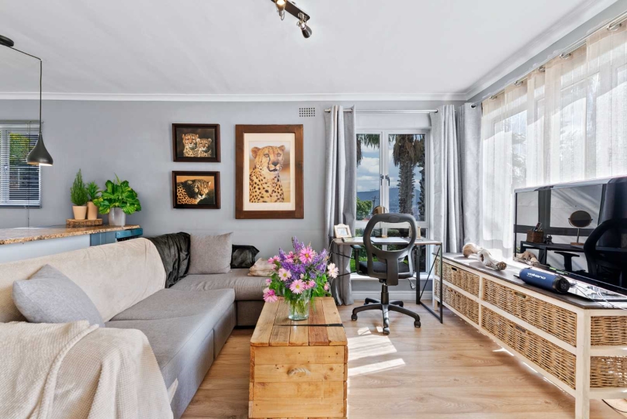 1 Bedroom Property for Sale in Vredehoek Western Cape